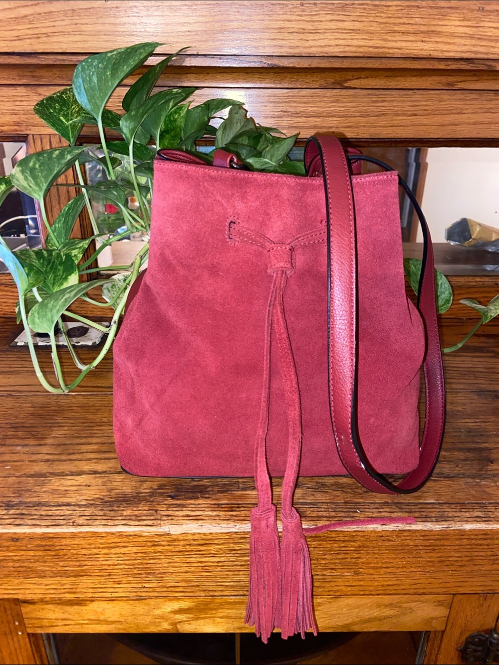 Faux Suede Tassel Drawstring Crossbody Bag - Red